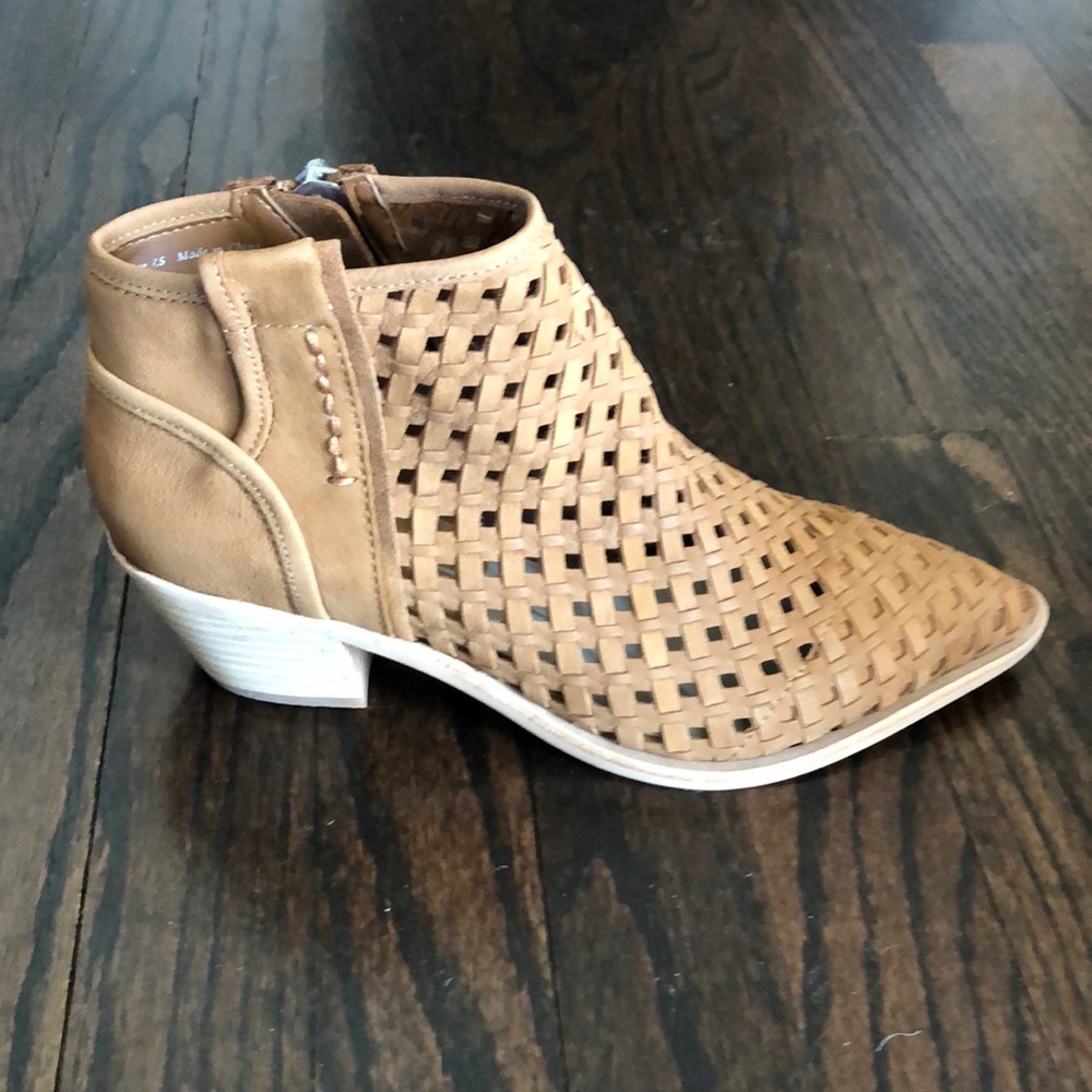 Dolce Vita Women’s Spence Woven Bootie